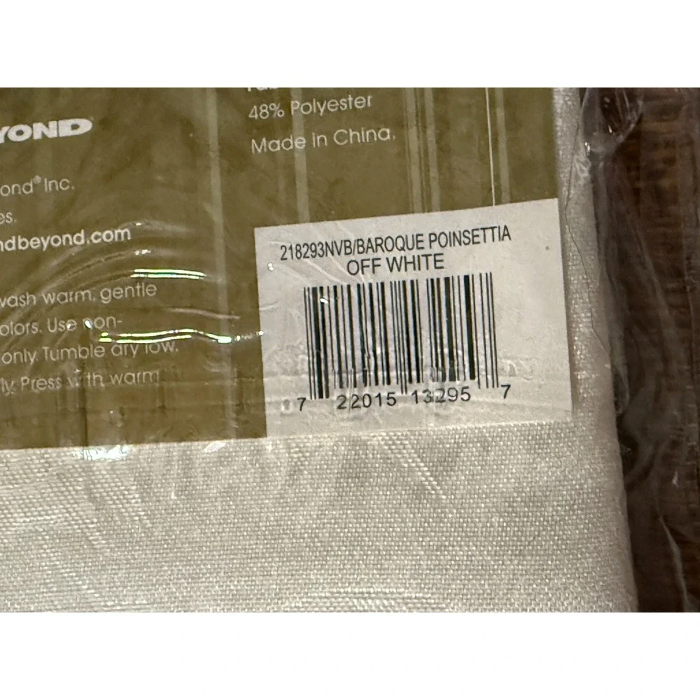Napkins Cotton Blend‎ x2 set of four. Baroque Ivory Poinsetta Holiday